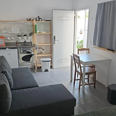 Pensjonat Coliving Mol-terrace, En-suite Bathroom, Fridge & Tv 3*