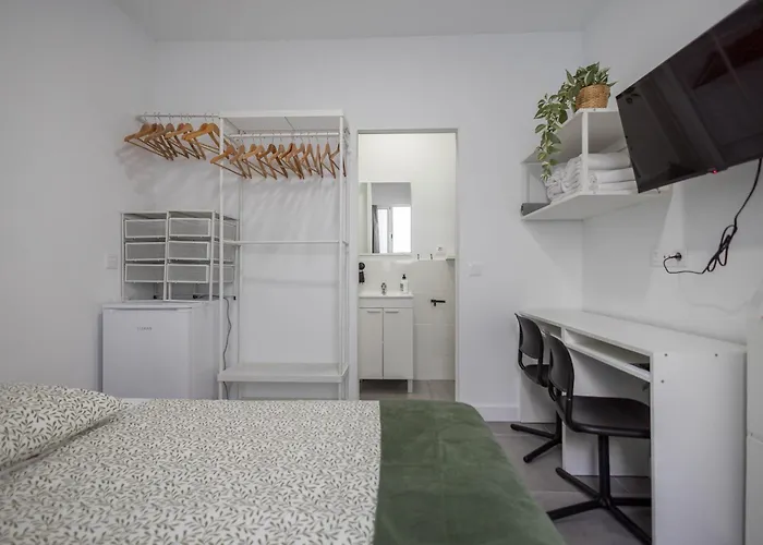 Pensjonat Coliving Mol-terrace, En-suite Bathroom, Fridge & Tv 3*