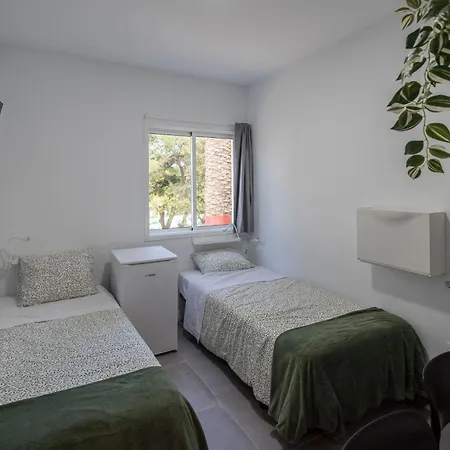 Casa de hóspedes Coliving Mol-terrace, En-suite Bathroom, Fridge & Tv *