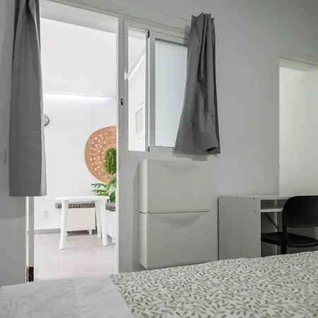 Casa de hóspedes Coliving Mol-terrace, En-suite Bathroom, Fridge & Tv *