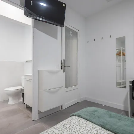 Mol-terrace, En-suite Bathroom, Fridge & Tv