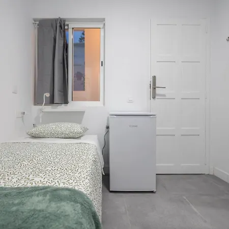 Casa de hóspedes Coliving Mol-terrace, En-suite Bathroom, Fridge & Tv *