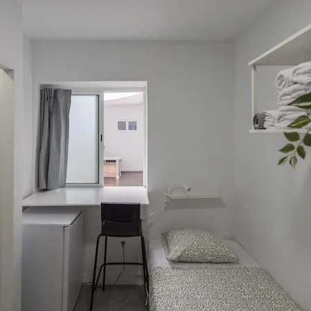 Mol-terrace, En-suite Bathroom, Fridge & Tv Affittacamere 3*