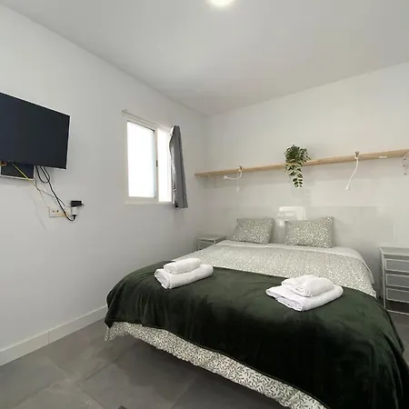 Mol-terrace, En-suite Bathroom, Fridge & Tv