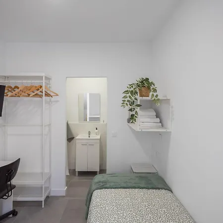 Mol-terrace, En-suite Bathroom, Fridge & Tv Guest house