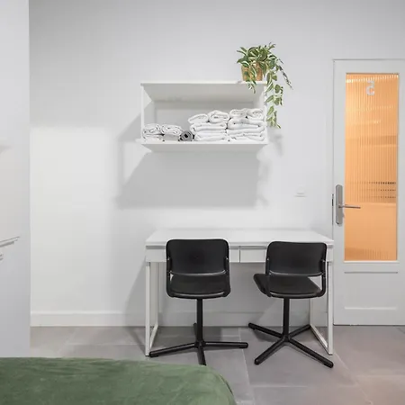 Mol-terrace, En-suite Bathroom, Fridge & Tv Guest house