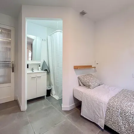 Mol-terrace, En-suite Bathroom, Fridge & Tv 3*