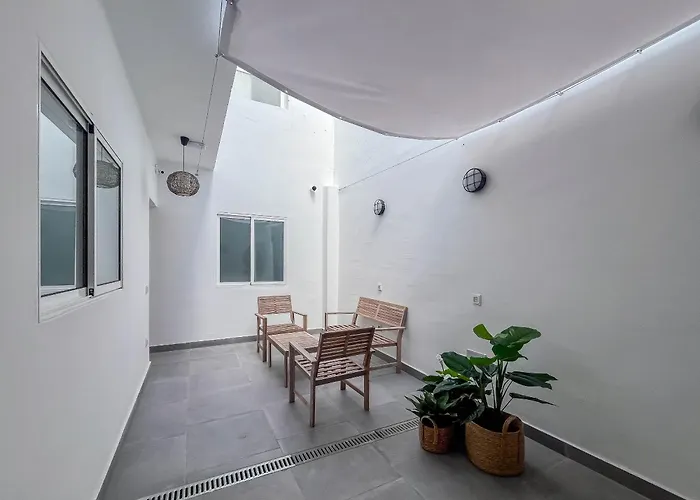 Πανσιόν Coliving Mol-terrace, En-suite Bathroom, Fridge & Tv