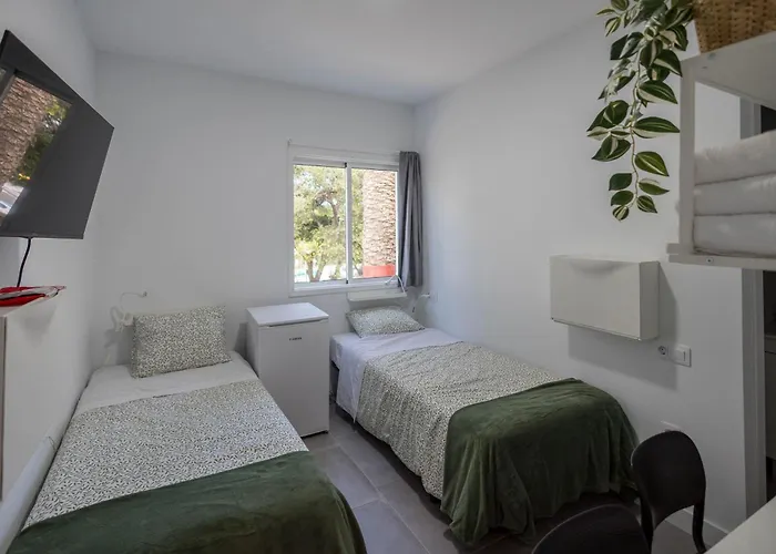 ゲストハウス Coliving Mol-terrace, En-suite Bathroom, Fridge & Tv 3*