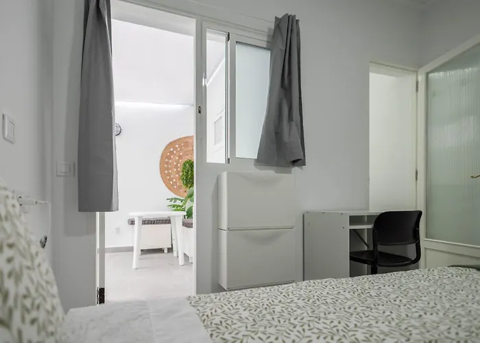 Πανσιόν Coliving Mol-terrace, En-suite Bathroom, Fridge & Tv 3*