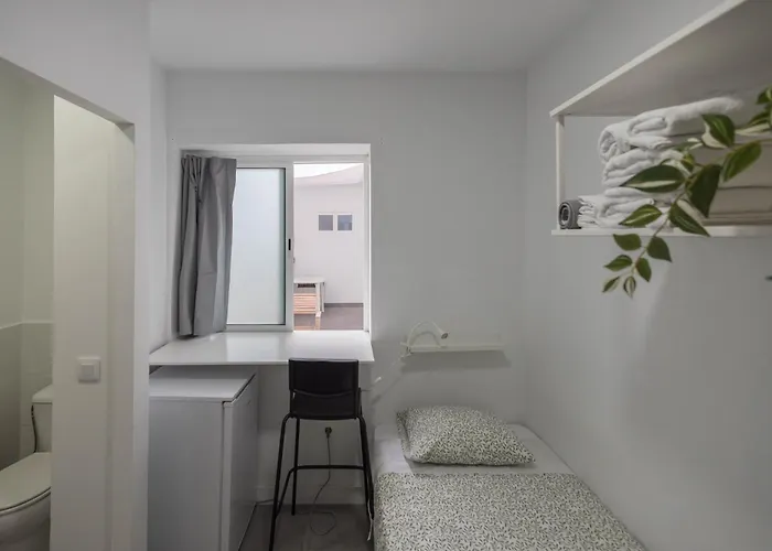 Coliving Mol-terrace, En-suite Bathroom, Fridge & Tv ゲストハウス 3*