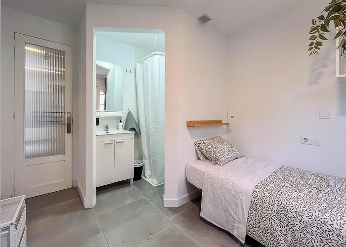 Coliving Mol-terrace, En-suite Bathroom, Fridge & Tv ゲストハウス 3*