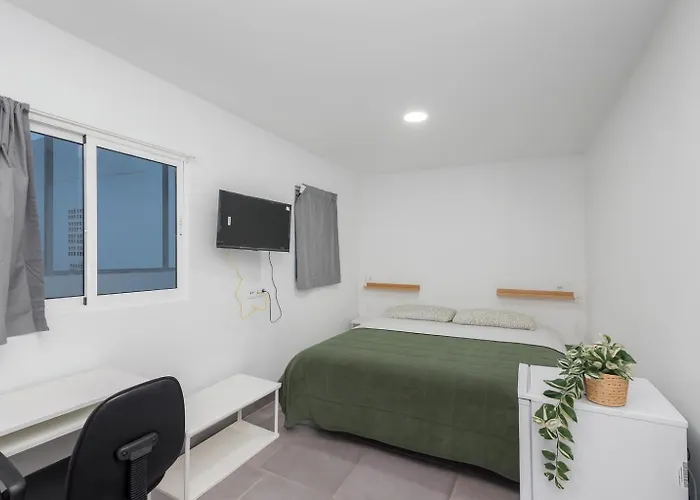 ゲストハウス Coliving Mol-terrace, En-suite Bathroom, Fridge & Tv 3*