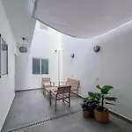 Casa de hóspedes Coliving Mol-terrace, En-suite Bathroom, Fridge & Tv