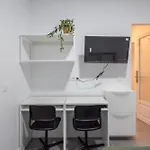 Casa de hóspedes Coliving Mol-terrace, En-suite Bathroom, Fridge & Tv