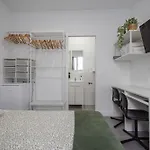 Casa de hóspedes Coliving Mol-terrace, En-suite Bathroom, Fridge & Tv 3*