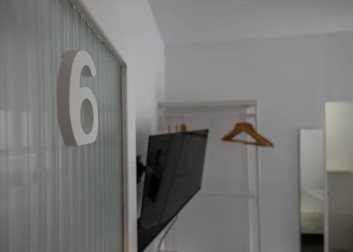 Coliving Mol-terrace, En-suite Bathroom, Fridge & Tv Penzion 3*