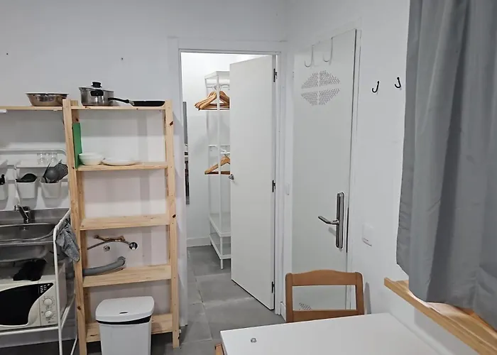 Coliving Mol-terrace, En-suite Bathroom, Fridge & Tv Penzion